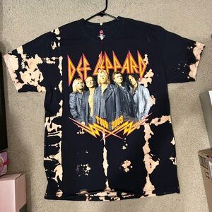 Def Leppard Black and Tan Tie-Dye Graphic Tee
